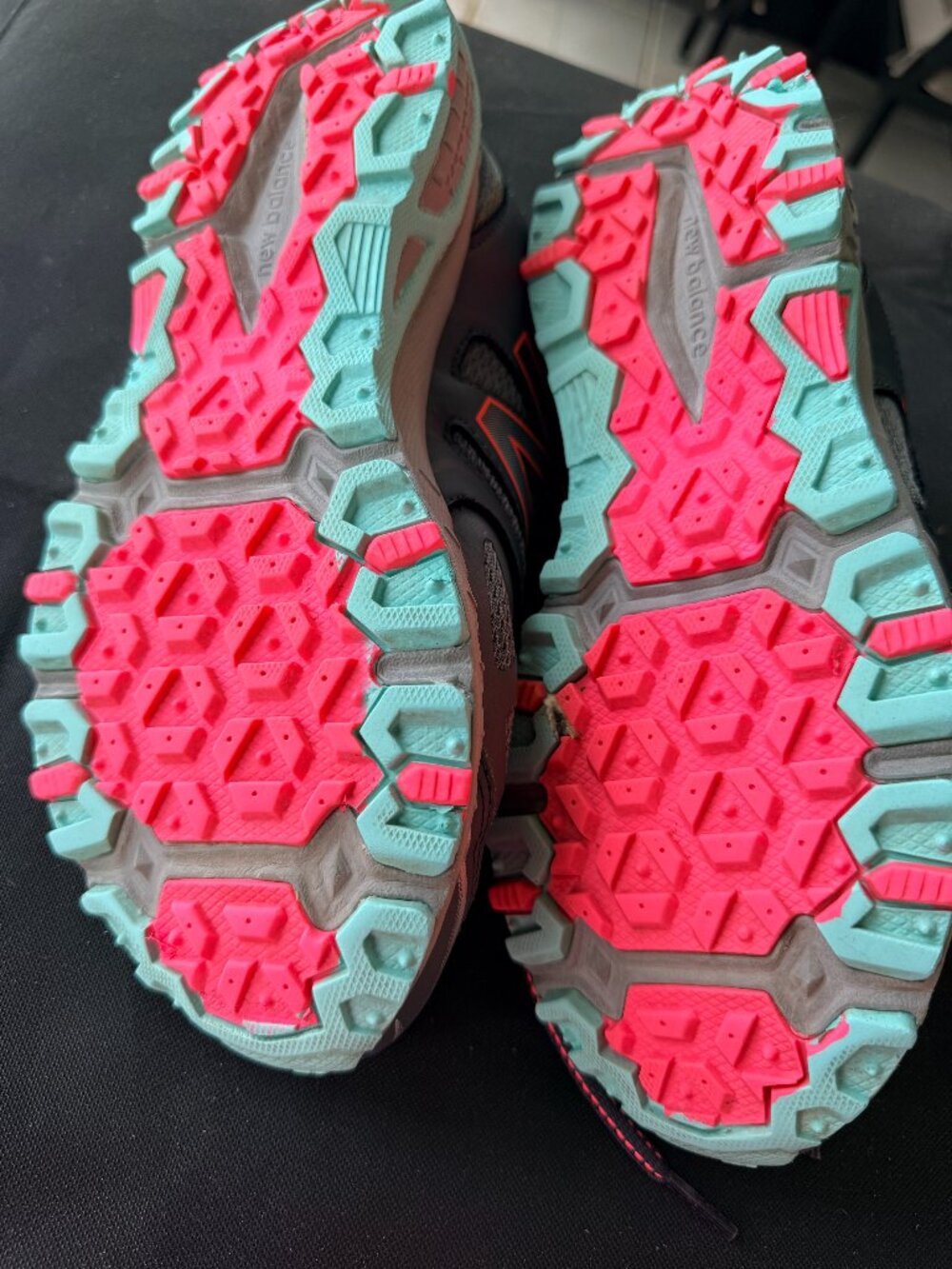 NEW Balance Sneakers-10 very good condition